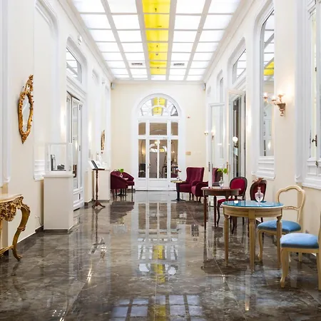 Hotel Grand Et Des Palmes